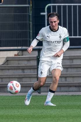 10.10.2025, Fussball: Freundschaftsspiel, Borussia Moenchengladbach - SC Preussen Muenster, Saison 2025 2026, Fohlenplatz am Borussia Park in Moenchengladbach. Rocco Reitz (Borussia Monechengladbach, 27) hat den Ball gespielt. Foto: Kirchner-Media Thomas Haesler Copyright: xKirchner-Media ThomasxHaeslerx
