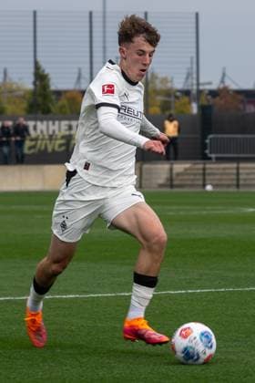 10.10.2025, Fussball: Freundschaftsspiel, Borussia Moenchengladbach - SC Preussen Muenster, Saison 2025 2026, Fohlenplatz am Borussia Park in Moenchengladbach. Yannick Michaelis (Borussia Moenchengladbach, 41) am Ball. Foto: Kirchner-Media Thomas Haesler Copyright: xKirchner-Media ThomasxHaeslerx