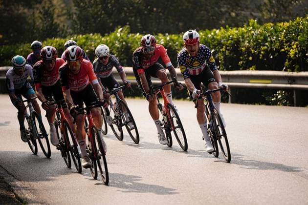 The pack rides cycles, centre GANNA Filippo, during the 119th edition of the Il Lombardia, Tour of Lombardy cycling race, a 241 km one day race from Como to Bergamo on October 11, 2025, Italy.  Copyright: xMarcoxAlpozzi LaPressex