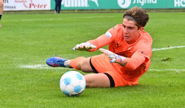 11.10.2025 - Fussball - Saison 2025 2026 - Regionalliga Bayern - 13. Spieltag: SpVgg Greuther Fürth Fuerth II U23 ( Kleeblatt ) - SV Wacker Burghausen SVW - - xwoxzix - Theo Menapace (1, SpVgg Greuther Fürth II )