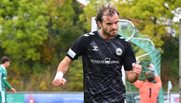 11.10.2025 - Fussball - Saison 2025 2026 - Regionalliga Bayern - 13. Spieltag: SpVgg Greuther Fürth Fuerth II U23 ( Kleeblatt ) - SV Wacker Burghausen SVW - - xwoxzix - Torjubel Jubel Freude nach Treffer Tor Torschuß zum 0:1 durch Felix Bachschmid (6, SV Wacker Burghausen ) -