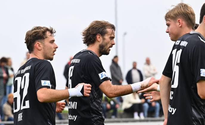 11.10.2025 - Fussball - Saison 2025 2026 - Regionalliga Bayern - 13. Spieltag: SpVgg Greuther Fürth Fuerth II U23 ( Kleeblatt ) - SV Wacker Burghausen SVW - - xwoxzix - Torjubel Jubel Freude nach Treffer Tor Torschuß zum 0:1 durch Felix Bachschmid (6, SV Wacker Burghausen ) -