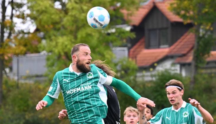 11.10.2025 - Fussball - Saison 2025 2026 - Regionalliga Bayern - 13. Spieltag: SpVgg Greuther Fürth Fuerth II U23 ( Kleeblatt ) - SV Wacker Burghausen SVW - - xwoxzix - Daniel Adlung (10, SpVgg Greuther Fürth II )