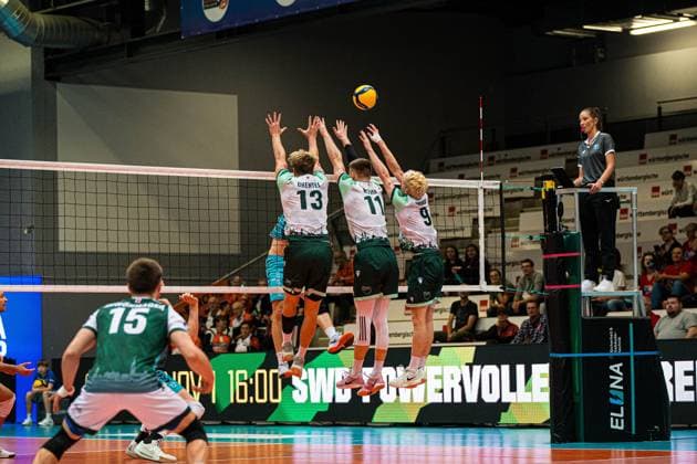 Volleyball I Herren I Saison 2025 2026 I Volleyball Bundesliga Ligacup I FT 1844 Freiburg - SWD Powervolleys Düren I 11.10.2025 Jannik Brentel (13, FT 1844 Freiburg), Karl-Lennart Klehm (11, FT 1844 Freiburg) und Fabian Hosch (9, FT 1844 Freiburg) im Block gegen SWD Powervolleys Düren Copyright: xLobeca Bjorn-OlexKehmx