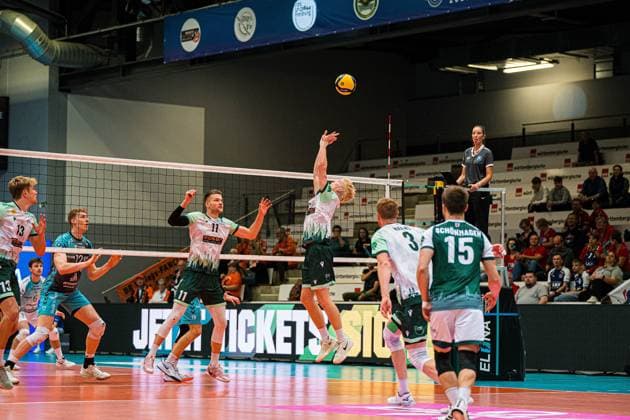 Volleyball I Herren I Saison 2025 2026 I Volleyball Bundesliga Ligacup I FT 1844 Freiburg - SWD Powervolleys Düren I 11.10.2025 Fabian Hosch (9, FT 1844 Freiburg) im Zuspiel Copyright: xLobeca Bjorn-OlexKehmx