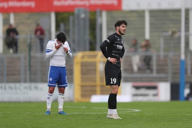 11.10.2025, xjcx, Herren, Fussball, Saison 2025 2026, Regionalliga Bayern, 13. Spieltag: SV Viktoria Aschaffenburg - FV Illertissen Daniel Gerstmayer ( 19, FV Illertissen) Aschaffenburg Stadion am Schoenbusch Bayern Deutschland