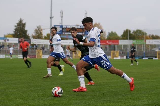 11.10.2025, xjcx, Herren, Fussball, Saison 2025 2026, Regionalliga Bayern, 13. Spieltag: SV Viktoria Aschaffenburg - FV Illertissen Younes Azahaf ( 30, SV Viktoria Aschaffenburg) Aschaffenburg Stadion am Schoenbusch Bayern Deutschland