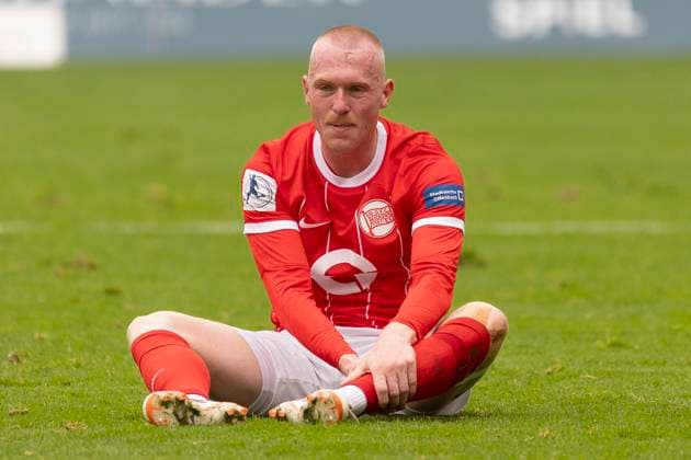 Regionalliga Südwest: Kickers Offenbach - TSV Schott Mainz, 11.10.2025 Ron Berlinski (Kickers Offenbach 21) am Boden, Freisteller, Portrait Porträt, Kickers Offenbach - TSV Schott Mainz, Offenbach, Stadion am Bieberer Berg, 11.10.2025 Copyright: xBEAUTIFULxSPORTS Gawlikx
