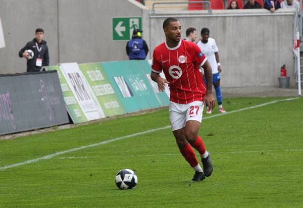 11.10.2025 xmgoodx Offenbach am Main, Sparda-Bank-Hessen Stadion - Stadion Bieberer Berg Regionalliga Saison 2025 2026 Kickers Offenbach (OFC) -TSV Schott Mainz JAYSON BREITENBACH (27, OFC)