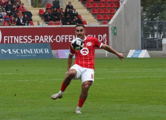 11.10.2025 xmgoodx Offenbach am Main, Sparda-Bank-Hessen Stadion - Stadion Bieberer Berg Regionalliga Saison 2025 2026 Kickers Offenbach (OFC) -TSV Schott Mainz Onur Ünlücifci (8, OFC)