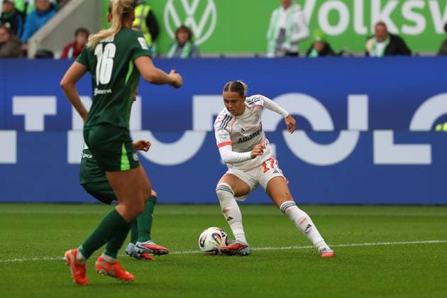 VfL - Bayern, BL Frauen Wolfsburg, 11.10.2025, FUßBALL - VfL Wolfsburg vs. FC Bayern München, Google Pixel Frauen-Bundesliga, Saison 2025 26. Klara Bühl (FC Bayern Muenchen) Wolfsburg
