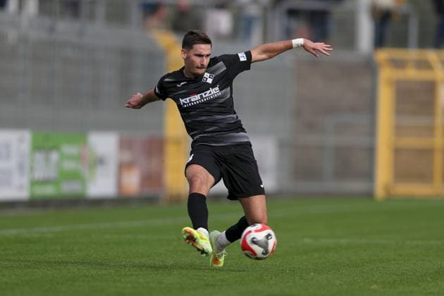 11.10.2025, xjcx, Herren, Fussball, Saison 2025 2026, Regionalliga Bayern, 13. Spieltag: SV Viktoria Aschaffenburg - FV Illertissen Milos Cocic ( 8, FV Illertissen) Aschaffenburg Stadion am Schoenbusch Bayern Deutschland