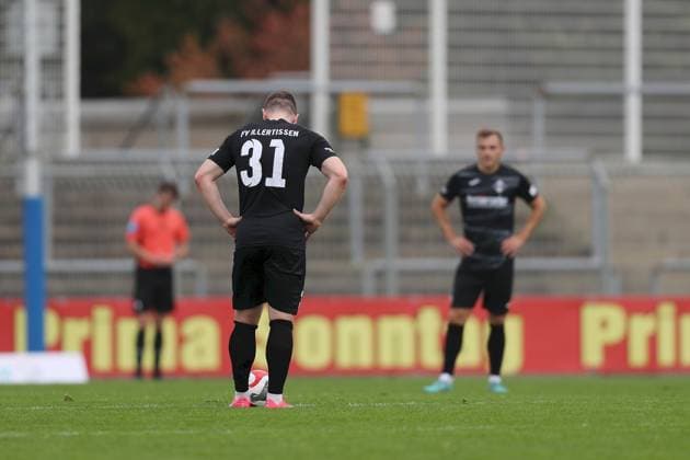 11.10.2025, xjcx, Herren, Fussball, Saison 2025 2026, Regionalliga Bayern, 13. Spieltag: SV Viktoria Aschaffenburg - FV Illertissen Tobias Rühle ( 31, FV Illertissen) Aschaffenburg Stadion am Schoenbusch Bayern Deutschland