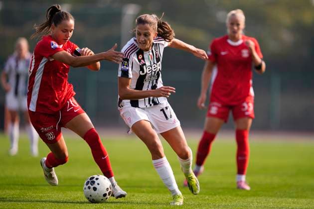 Juventus women Emma Stolen Godo during the Serie A Women soccer match between Juventus Women and Como Women at the Stadium Comunale Vittorio Pozzo La Marmora in Biella, Italy - October 11, 2025. - Soccer  Copyright: xFabioxFerrari LaPressex