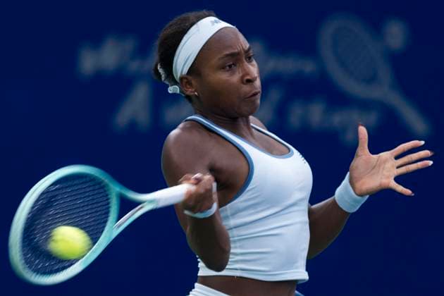 (251011) -- WUHAN, Oct. 11, 2025 -- Coco Gauff hits a return during the women s singles semifinal between Jasmine Paolini of Italy and Coco Gauff of the United States at the 2025 Wuhan Open tennis tournament in Wuhan, central China s Hubei Province, Oct. 11, 2025. ) (SP)CHINA-WUHAN-TENNIS-WUHAN OPEN-WOMEN S SINGLES (CN) WuxZhizun 