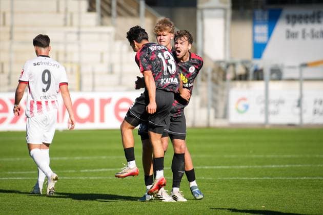 Deutschland, Fußball, Regionalliga Südwest, Saison 2025 2026, 12. Spieltag SC Freiburg II vs. KSV Hessen Kassel Dreisamstadion (Freiburg): Emre Böyukata (KSV Hessen Kassel , 13) Tor, Torjubel, Emotionen, Torschuss, Freude, Jubel, Freiburg Dreisamstadion Baden-Württemberg Deutschland Copyright: xFINLEYxMÖRCHx