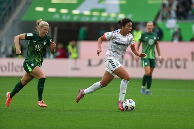 VfL - Bayern, BL Frauen Wolfsburg, 11.10.2025, FUßBALL - VfL Wolfsburg vs. FC Bayern München, Google Pixel Frauen-Bundesliga, Saison 2025 26. Momoko Tanikawa (FC Bayern München) Wolfsburg