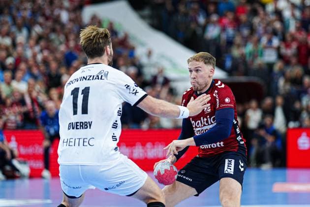 Petter Oeverby (THW Kiel, 11), Simon Pytlick (SG Flensburg-Handewitt, 02) GER, SG Flensburg-Handewitt vs. THW Kiel, Handball, Bundesliga, Spieltag 8, Saison 2026 2026, 11.10.2025 GER, SG Flensburg-Handewitt vs. THW Kiel, Handball, Bundesliga, Spieltag 8, Saison 2026 2026, 11.10.2025 Flensburg Copyright: xEibner-Pressefoto MarcelxvonxFehrnx EP_MFN