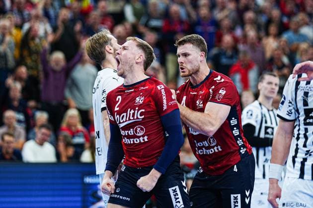 Jubel Simon Pytlick (SG Flensburg-Handewitt, 02), Johannes Golla (SG Flensburg-Handewitt, 04) GER, SG Flensburg-Handewitt vs. THW Kiel, Handball, Bundesliga, Spieltag 8, Saison 2026 2026, 11.10.2025 GER, SG Flensburg-Handewitt vs. THW Kiel, Handball, Bundesliga, Spieltag 8, Saison 2026 2026, 11.10.2025 Flensburg Copyright: xEibner-Pressefoto MarcelxvonxFehrnx EP_MFN