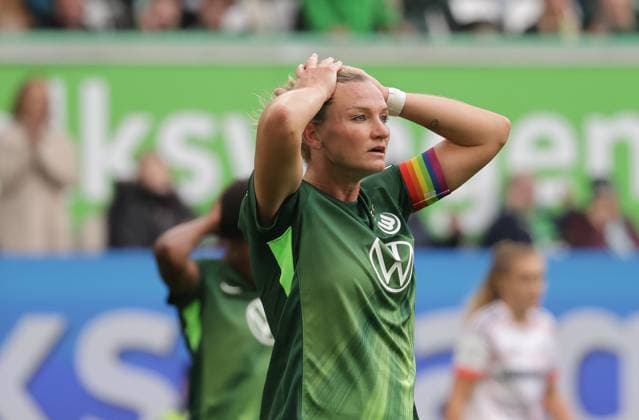 Alexandra Popp (VfL Wolfsburg) enttaeuscht Fussball, Frauen, Saison 2025 2026, 1.Liga, Google Pixel Frauen-Bundesliga, VfL Wolfsburg gegen FC Bayern Muenchen DFL REGULATIONS PROHIBIT ANY USE OF PHOTOGRAPHS AS IMAGE SEQUENCES AND OR QUASI-VIDEO.