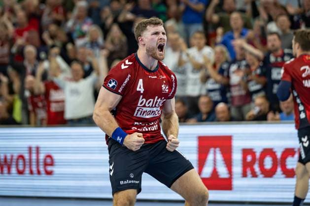 DAIKIN HBL: SG Flensburg-Handewitt vs THW Kiel; 11.10.25 Jubel Torjubel bei Johannes Golla (Nr.04, SG Flensburg-Handewitt) DAIKIN HBL: SG Flensburg-Handewitt vs THW Kiel, GP JOULE Arena am 11.10.25 Copyright: xBEAUTIFULxSPORTS MarioxM.xKobergx
