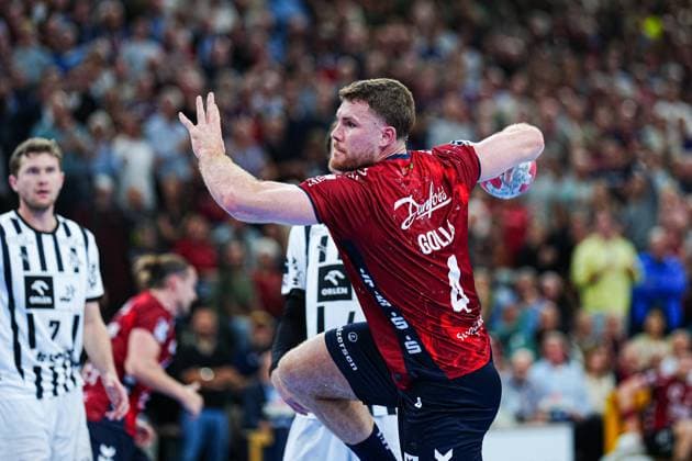 Wurf Tor Johannes Golla (SG Flensburg-Handewitt, 04) GER, SG Flensburg-Handewitt vs. THW Kiel, Handball, Bundesliga, Spieltag 8, Saison 2026 2026, 11.10.2025 GER, SG Flensburg-Handewitt vs. THW Kiel, Handball, Bundesliga, Spieltag 8, Saison 2026 2026, 11.10.2025 Flensburg Copyright: xEibner-Pressefoto MarcelxvonxFehrnx EP_MFN