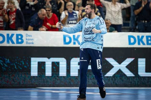 DAIKIN HBL: SG Flensburg-Handewitt vs THW Kiel; 11.10.25 Jubel Freude über gehaltenen Ball bei Benjamin Buric (Nr.01, SG Flensburg-Handewitt) DAIKIN HBL: SG Flensburg-Handewitt vs THW Kiel, GP JOULE Arena am 11.10.25 Copyright: xBEAUTIFULxSPORTS MarioxM.xKobergx