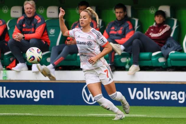 Wolfsburg, Deutschland 11. Oktober 2025: 1. BL - Frauen - 2025 2026 - VfL Wolfsburg vs. FC Bayern München Im Bild: Giulia Gwinn (FCB) DFB regulations prohibit any use of photographs as image sequences and or quasi-video AOK Stadion Niedersachsen Copyright: xFotostandx xFantinix