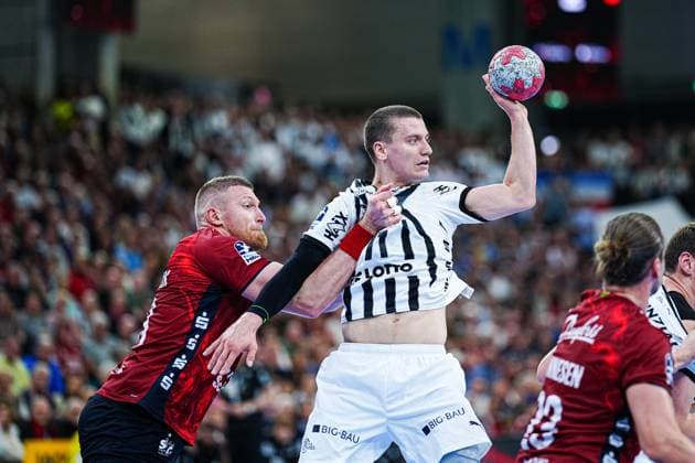 Blaz Blagotinsek (SG Flensburg-Handewitt, 43), Elias Ellefsen a Skipagotu (THW Kiel, 71) GER, SG Flensburg-Handewitt vs. THW Kiel, Handball, Bundesliga, Spieltag 8, Saison 2026 2026, 11.10.2025 GER, SG Flensburg-Handewitt vs. THW Kiel, Handball, Bundesliga, Spieltag 8, Saison 2026 2026, 11.10.2025 Flensburg Copyright: xEibner-Pressefoto MarcelxvonxFehrnx EP_MFN