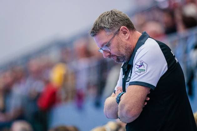 Thomas Zeitz Union Neckarsulm, Trainer) ist enttaeuscht unzufrieden GER, HSG Blomberg-Lippe vs. Sport-Union Neckarsulm, Handball, 1. Bundesliga Frauen, 5. Spieltag, Spielzeit 2025 2026, 11.10.2025 GER, HSG Blomberg-Lippe vs. Sport-Union Neckarsulm, Handball, 1. Bundesliga Frauen, 5. Spieltag, Spielzeit 2025 2026, 11.10.2025 Blomberg Copyright: xEibner-Pressefoto JanxRollingerx EP_JSK