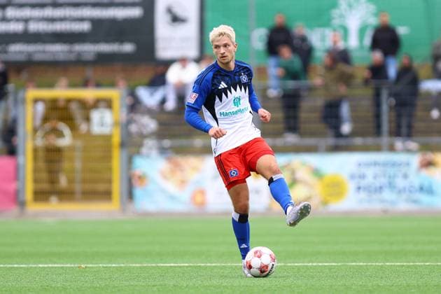 16 Noah Katterbach (Hamburger SV U21, U 21 Fußball I Herren I Regionalliga Nord I Saison 2025-2026 I 14. Spieltag I Hamburger SV U21 - SV Werder Bremen U23 I 11.10.2025 I Stadion Hoheluft