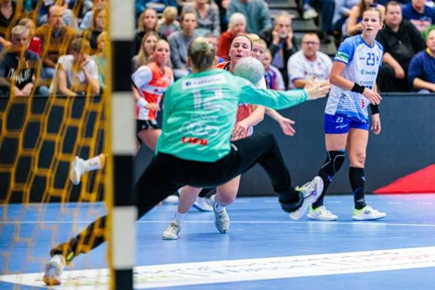 v.l. Johanna Fossum Union Neckarsulm, 12), Diana Magnusdottir (HSG Blomberg-Lippe, 07) GER, HSG Blomberg-Lippe vs. Sport-Union Neckarsulm, Handball, 1. Bundesliga Frauen, 5. Spieltag, Spielzeit 2025 2026, 11.10.2025 GER, HSG Blomberg-Lippe vs. Sport-Union Neckarsulm, Handball, 1. Bundesliga Frauen, 5. Spieltag, Spielzeit 2025 2026, 11.10.2025 Blomberg Copyright: xEibner-Pressefoto JanxRollingerx EP_JSK
