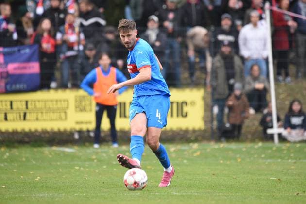Fußball I Herren I Saison 2025 2026 I Regionalliga Nord I 14. Spieltag I Altona 93 - SV Drochtersen Assel I 11.10.2025 Nikola Serra ( 4, SVDA) (Nur zur redaktionellen Nutzung.) Hamburg Adolf-Jäger-Kampfbahn, Griegstr. 62 Hamburg Deutschland Copyright: xLobeca RobertoxSeidelx