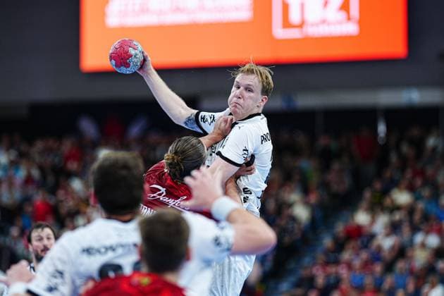 Kent Robin Toennesssen (SG Flensburg-Handewitt, 23), Eric Johansson (THW Kiel, 21) GER, SG Flensburg-Handewitt vs. THW Kiel, Handball, Bundesliga, Spieltag 8, Saison 2026 2026, 11.10.2025 GER, SG Flensburg-Handewitt vs. THW Kiel, Handball, Bundesliga, Spieltag 8, Saison 2026 2026, 11.10.2025 Flensburg Copyright: xEibner-Pressefoto MarcelxvonxFehrnx EP_MFN
