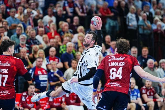 Wurf Tor Domagoj Duvnjak (THW Kiel, 04) GER, SG Flensburg-Handewitt vs. THW Kiel, Handball, Bundesliga, Spieltag 8, Saison 2026 2026, 11.10.2025 GER, SG Flensburg-Handewitt vs. THW Kiel, Handball, Bundesliga, Spieltag 8, Saison 2026 2026, 11.10.2025 Flensburg Copyright: xEibner-Pressefoto MarcelxvonxFehrnx EP_MFN