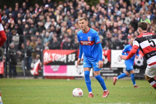 Fußball I Herren I Saison 2025 2026 I Regionalliga Nord I 14. Spieltag I Altona 93 - SV Drochtersen Assel I 11.10.2025 Dennis Rosin ( 25, SVDA) (Nur zur redaktionellen Nutzung.) Hamburg Adolf-Jäger-Kampfbahn, Griegstr. 62 Hamburg Deutschland Copyright: xLobeca RobertoxSeidelx