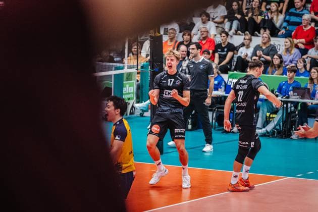 Volleyball Herren Saison 2025 2026 Liga Cup 2025 VfB Friedrichshafen vs. SVG Lüneburg 11.10.2025 Axel Enlund ( 17 SVG Lüneburg) jubelt