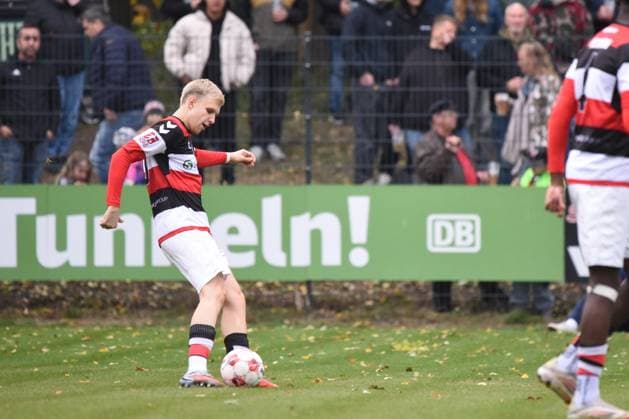 Fußball I Herren I Saison 2025 2026 I Regionalliga Nord I 14. Spieltag I Altona 93 - SV Drochtersen Assel I 11.10.2025 Gianluca Przondziono ( 10, AFC) (Nur zur redaktionellen Nutzung.) Hamburg Adolf-Jäger-Kampfbahn, Griegstr. 62 Hamburg Deutschland Copyright: xLobeca RobertoxSeidelx