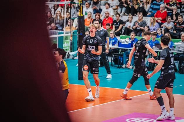 Volleyball Herren Saison 2025 2026 Liga Cup 2025 VfB Friedrichshafen vs. SVG Lüneburg 11.10.2025 Axel Enlund ( 17 SVG Lüneburg) jubelt