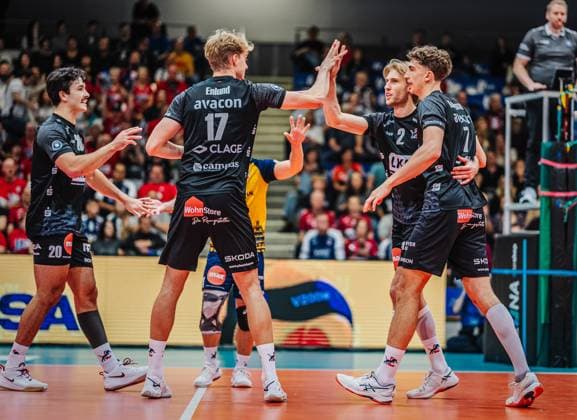 Volleyball Herren Saison 2025 2026 Liga Cup 2025 VfB Friedrichshafen vs. SVG Lüneburg 11.10.2025 Die Mannschaft der SVG Lüneburg jubelt