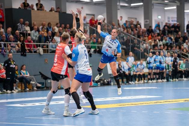 HSG Blomberg-Lippe (GER) vs. Union Neckarsulm (GER), Handball, 1. Handball Bundesliga Frauen, 5. Spieltag, 11.10.2025, Saision 2025 2026, Blomberg Munia Smits (Sport-Union Neckarsulm, 23) im Torwurf Blomberg Sporthalle an der Ulmenallee Deutschland