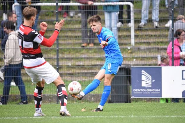 Fußball I Herren I Saison 2025 2026 I Regionalliga Nord I 14. Spieltag I Altona 93 - SV Drochtersen Assel I 11.10.2025 Jorik Wulff ( 11, SVDA), Rasmus Tobinski ( 17, AFC) (Nur zur redaktionellen Nutzung.) Hamburg Adolf-Jäger-Kampfbahn, Griegstr. 62 Hamburg Deutschland Copyright: xLobeca RobertoxSeidelx