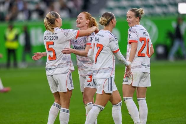 DEU, Wolfsburg, VfL Wolfsburg vs FC Bayern München, Google Pixel Bundesliga, DFB, Saison 2526, Volkswagen Arena, 6. Spieltag im Bild: Bayern München gewinnt nach Toren 3:1 gegen den VfL Wolfsburg, Jubel bei Stine Ballisager (Bayern München 3) DFB DFL REGULATIONS PROHIBIT ANY USE OF PHOTOGRAPHS AS IMAGE SEQUENCES AND OR QUASI-VIDEO, 11.10.2025 Copyright: HMBxMedia HendrikxHamelau