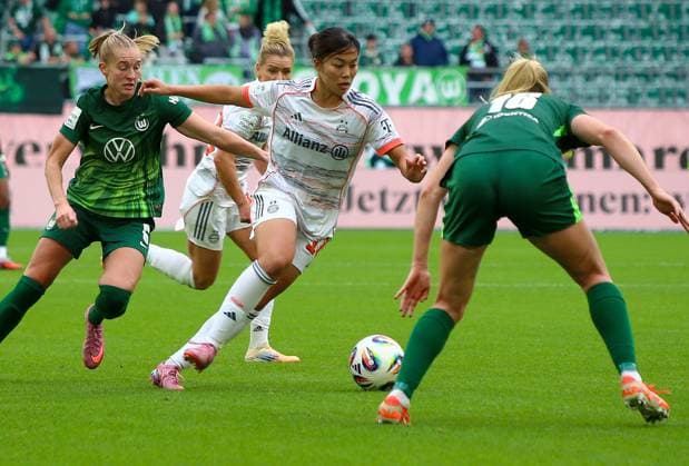 Deutschland: Google Pixel Frauen-Bundesliga 2025 26, 6. Spieltag - VfL Wolfsburg vs Bayern München - Volkswagen Arena (Wolfsburg): Lea Schüller Lea Schuller (FC Bayern München, 11) Copyright: xAymanxAlahmedx