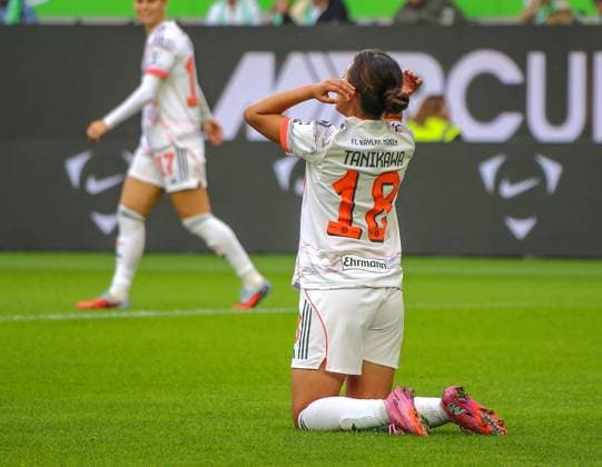 Deutschland: Google Pixel Frauen-Bundesliga 2025 26, 6. Spieltag - VfL Wolfsburg vs Bayern München - Volkswagen Arena (Wolfsburg): Momoko Tanikawa (FC Bayern München, 18) Copyright: xAymanxAlahmedx