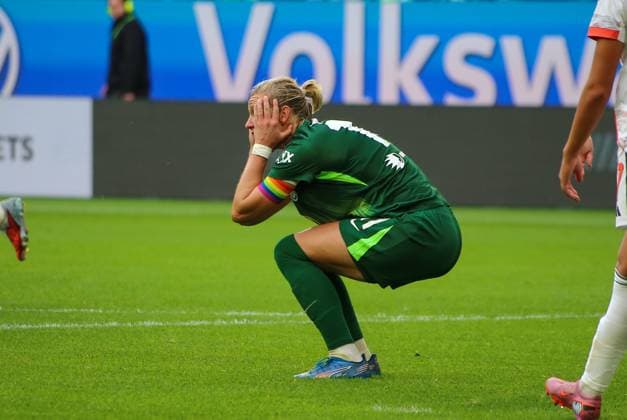 Deutschland: Google Pixel Frauen-Bundesliga 2025 26, 6. Spieltag - VfL Wolfsburg vs Bayern München - Volkswagen Arena (Wolfsburg): Alexandra Popp (VfL Wolfsburg, 11) Copyright: xAymanxAlahmedx
