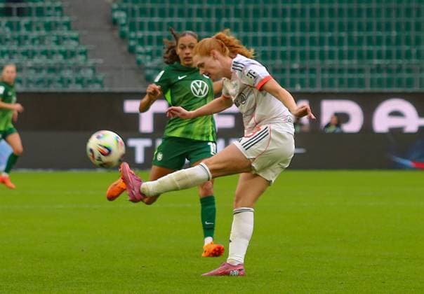 Deutschland: Google Pixel Frauen-Bundesliga 2025 26, 6. Spieltag - VfL Wolfsburg vs Bayern München - Volkswagen Arena (Wolfsburg): Copyright: xAymanxAlahmedx