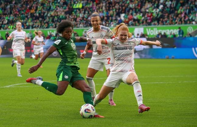 Deutschland: Google Pixel Frauen-Bundesliga 2025 26, 6. Spieltag - VfL Wolfsburg vs Bayern München - Volkswagen Arena (Wolfsburg): Lineth Beerensteyn Lineth Beerensteyn (VfL Wolfsburg, 9) Copyright: xAymanxAlahmedx