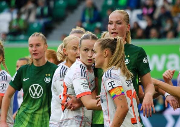 Deutschland: Google Pixel Frauen-Bundesliga 2025 26, 6. Spieltag - VfL Wolfsburg vs Bayern München - Volkswagen Arena (Wolfsburg): Copyright: xAymanxAlahmedx