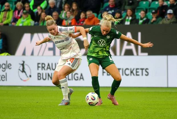 Deutschland: Google Pixel Frauen-Bundesliga 2025 26, 6. Spieltag - VfL Wolfsburg vs Bayern München - Volkswagen Arena (Wolfsburg): Ella Peddemors (VfL Wolfsburg, 5) Copyright: xAymanxAlahmedx